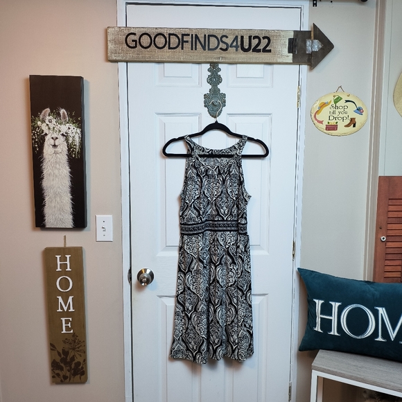 Apt. 9 Dresses & Skirts - Apt 9 sleeveless fit & flare black & white knee length dress M